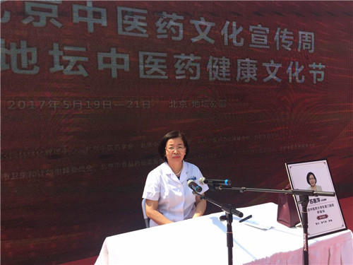 苏惠萍老师为群众讲科普_副本.jpg