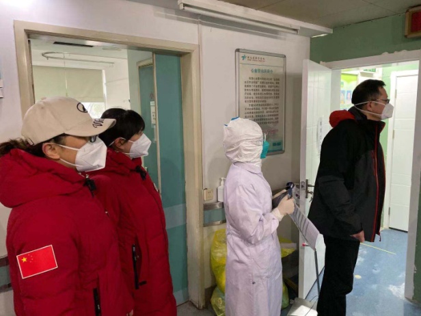 D:\武汉支援相关文件\每日工作简报\1月29日\晨起工作交接现场4.jpg