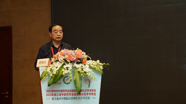 图片包含 男人, 桌子, 食物, 女人

描述已自动生成